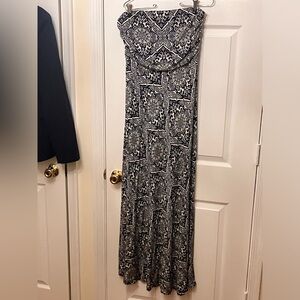 Large women’s strapless dress